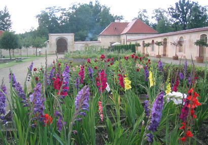 Květino-zeleninovo-bylinný parter