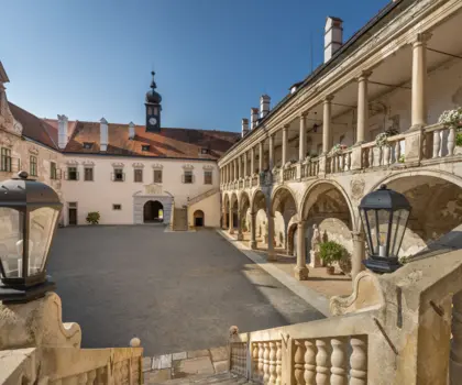 Státní zámek Uherčice